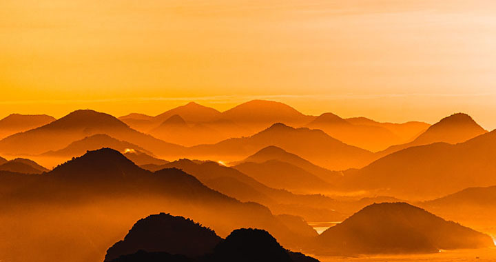 张掖丹霞国家地质公园，探秘瑰丽奇观：张掖丹霞国家地质公园（通用2篇）(图1)