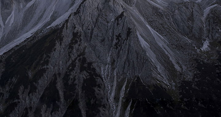 西岭雪山，西岭雪山——雪域秘境的壮丽画卷（通用2篇）(图1)